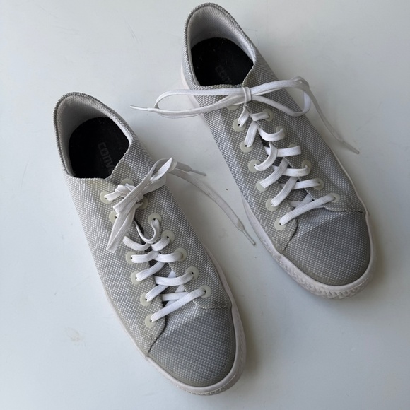CONVERSE Mens 10 Silver Gray White Low Top Casual Lace Up Sneakers Box 1A - Picture 2 of 5